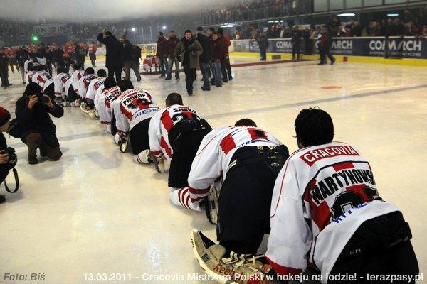 2011-03-13-plh-cracovia-mistrzem-hokeja-b-255_600