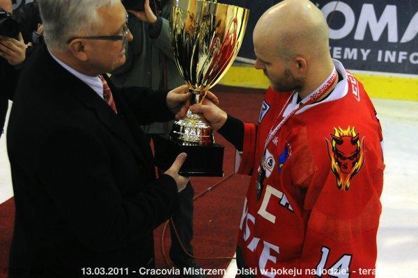 2011-03-13-plh-cracovia-mistrzem-hokeja-b-357_600