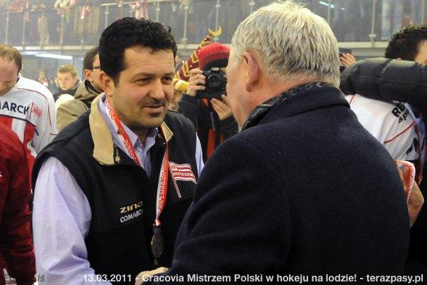 2011-03-13-plh-cracovia-mistrzem-hokeja-b-374_600