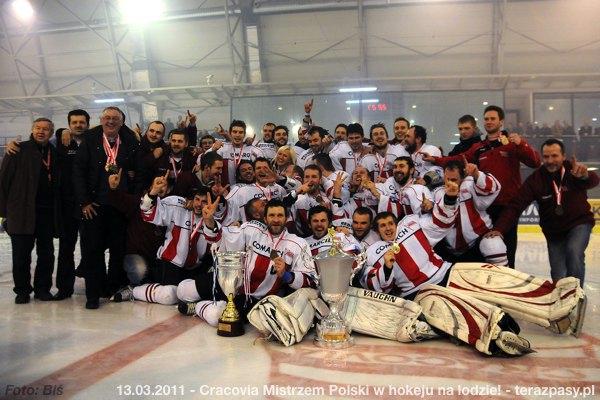 2011-03-13-plh-cracovia-mistrzem-hokeja-b-625_600