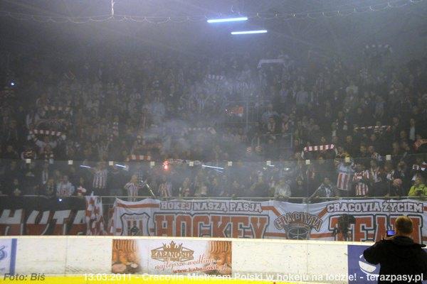2011-03-13-plh-cracovia-mistrzem-hokeja-b-659_600