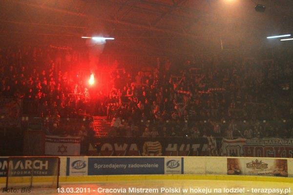 2011-03-13-plh-cracovia-mistrzem-hokeja-b-696_600