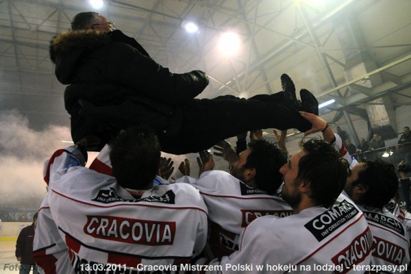 2011-03-13-plh-cracovia-mistrzem-hokeja-b-791_600