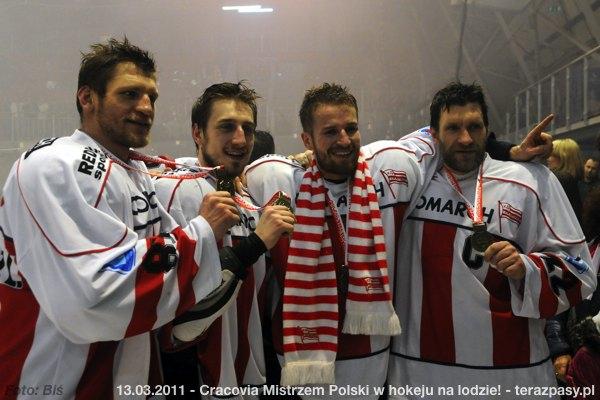 2011-03-13-plh-cracovia-mistrzem-hokeja-b-809_600