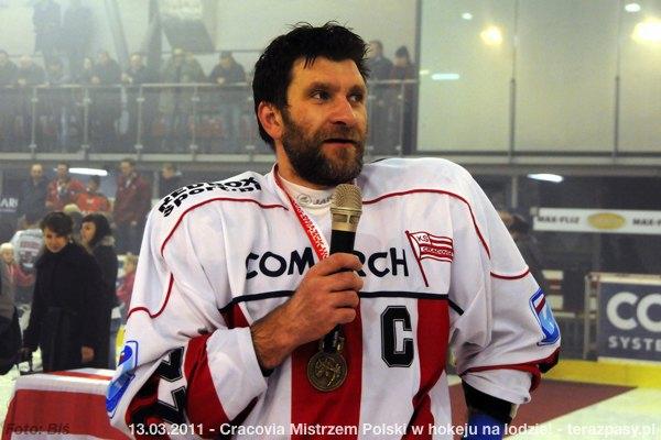 2011-03-13-plh-cracovia-mistrzem-hokeja-b-828_600