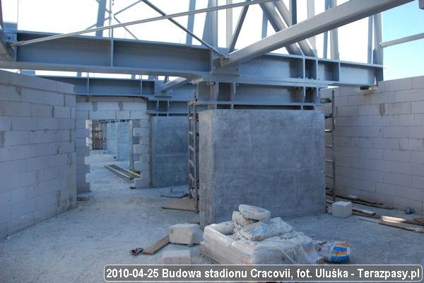 2010-04-25_Budowa_Stadionu_Cracovii_032_600