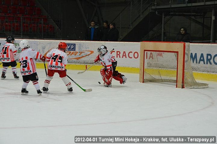 2012-04-01-Turniej_mini_Hokeja-u_4320_720