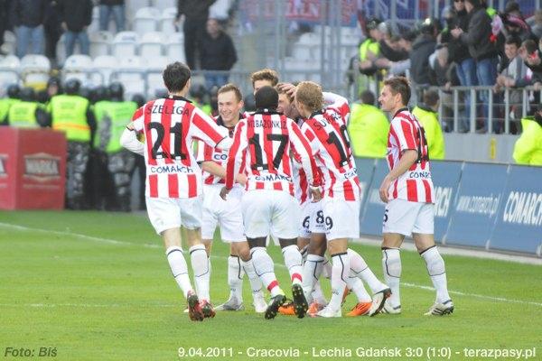 2011-04-09-cracovia-lechia_b_360_600