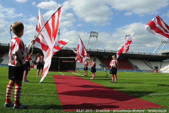 2011-07-23-cracovia-prezentacja_druz?çyny_b_010_720