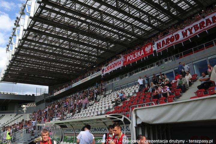 2011-07-23-cracovia-prezentacja_druz?çyny_b_020_720
