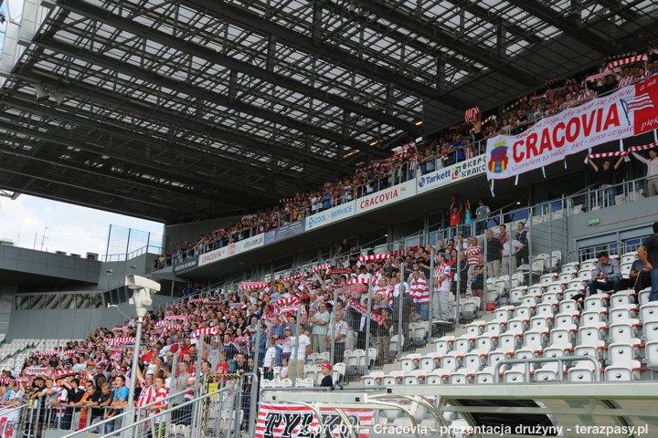 2011-07-23-cracovia-prezentacja_druz?çyny_b_129_720