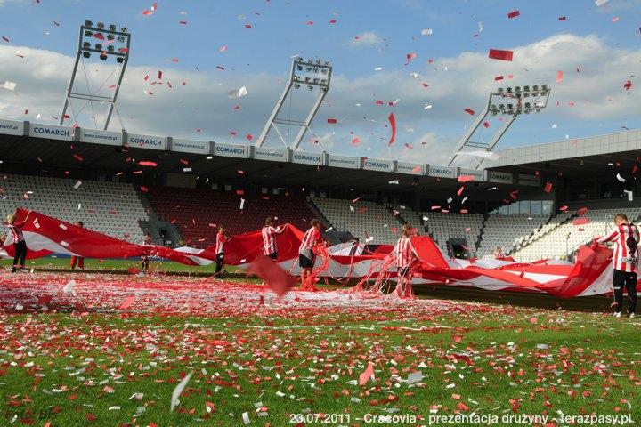 2011-07-23-cracovia-prezentacja_druz?çyny_b_166_720