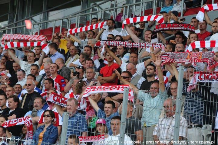 2011-07-23-cracovia-prezentacja_druz?çyny_b_187_720