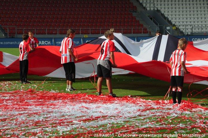 2011-07-23-cracovia-prezentacja_druz?çyny_b_190_720