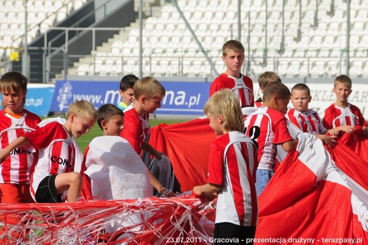 2011-07-23-cracovia-prezentacja_druz?çyny_b_215_720