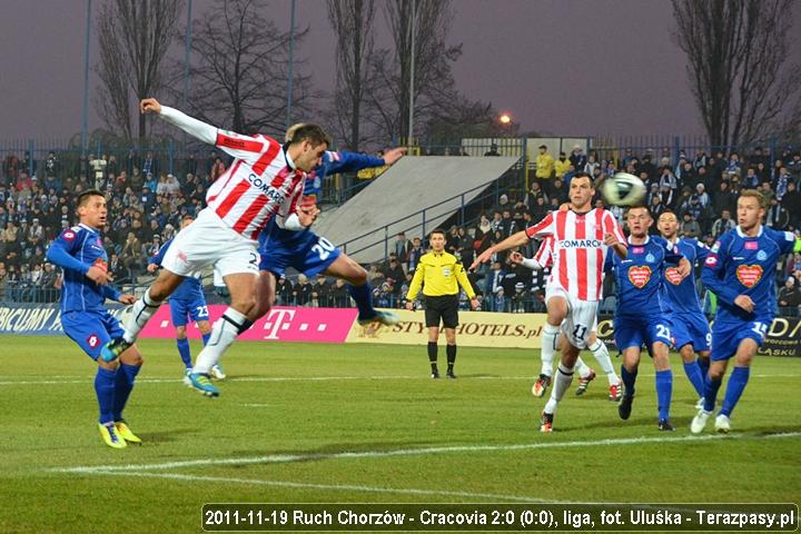 2011-11-19-oe-ruch-cracovia_u_1605_600