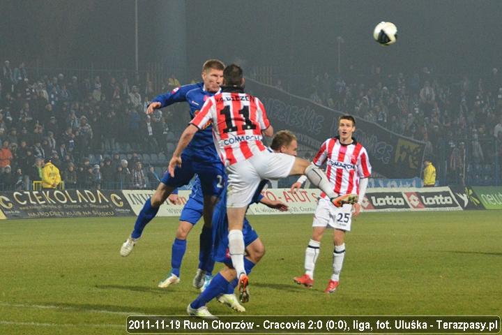 2011-11-19-oe-ruch-cracovia_u_1684_600