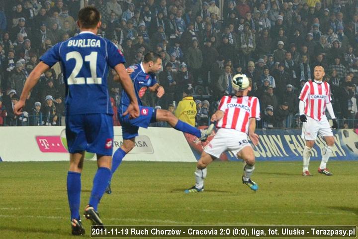 2011-11-19-oe-ruch-cracovia_u_1690_600