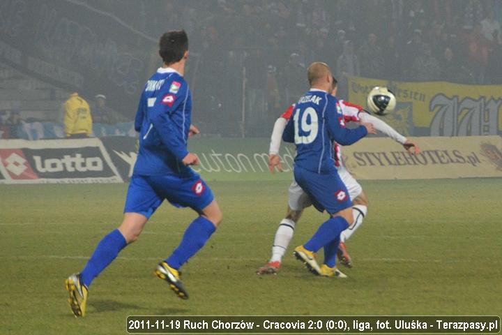2011-11-19-oe-ruch-cracovia_u_1718_600