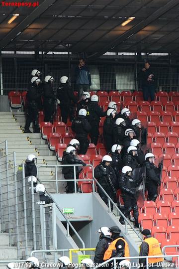 2017-02-19_Cracovia-Pogon_7417_720