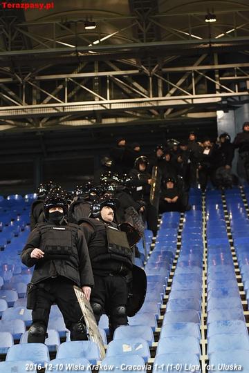 2016-12-10_Wisla_Krakow-Cracovia_5059_720