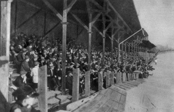 1912-cracovia-drewniana-trybuna