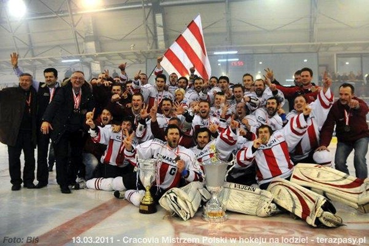 2011-03-13-plh-cracovia-mistrzem-hokeja-b-599_600_galleryfull