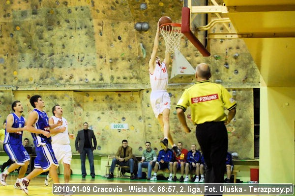 2010-01-09-cracovia-wisla-kosz-u-600_030