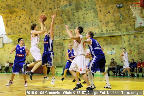 2010-01-09-cracovia-wisla-kosz-u-600_032