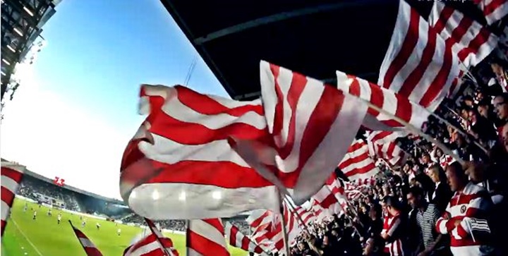 spot-kibicuje-na-stadionie-2015-07-13