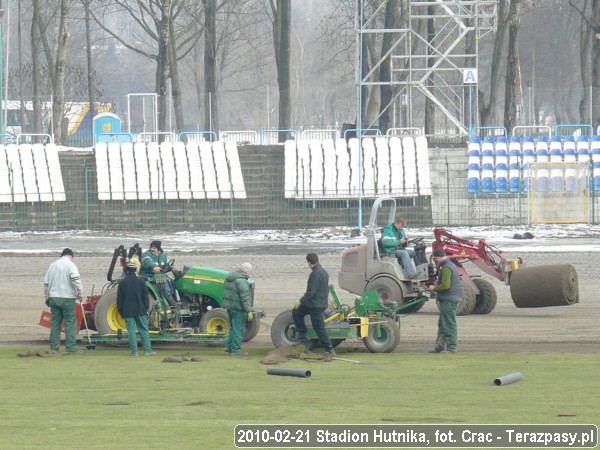2010-02-21-hutnik-murawa