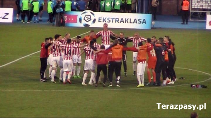 zawisza-cracovia-2015-04-24-radosc-koniec